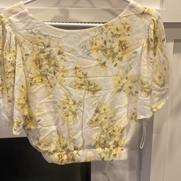 Abercrombie and fitch knot front flutter sleeve top - Picture 5 of 6